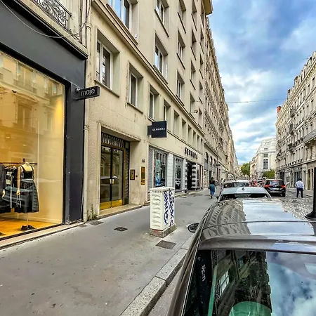 Allinlyon | Charme & Prestige 2 Apartman *